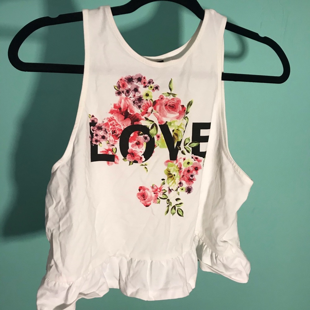 LOVE graphic tee crop top 💙